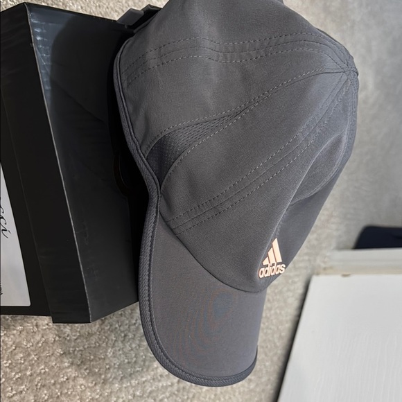 ❤️Adidas Gray Cap with Pink Logo - Picture 4 of 4